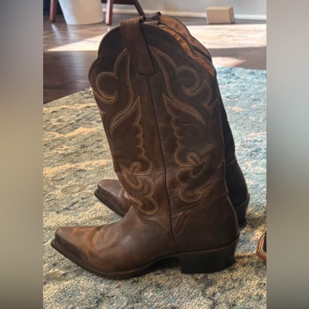 Dan Post Cowgirl Boots snip toe. Women’s 8